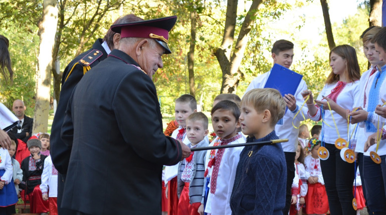 У школі №3 міста Біляївка відбулася посвята в козачата. Цій традиції школи вже понад десять років