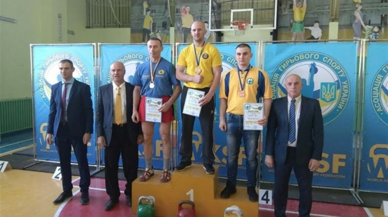Спортсмени із Вараша здобули медалі на Відкритому чемпіонаті Рівненської області з гирьового спорту