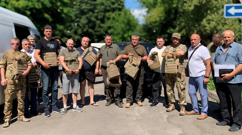 Учасники добровольчих формувань Червоноградського району отримали сучасні бронежилети