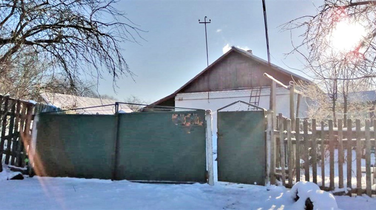 Слідчі Шепетівського РУП оголосили підозру молодику, що палицею побив свого односельця