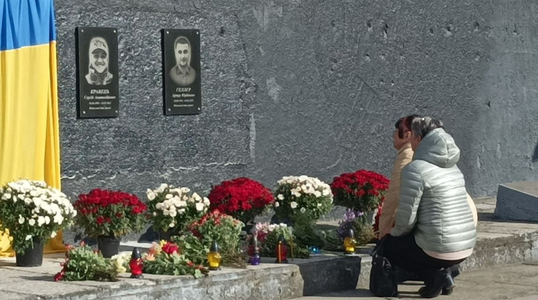 У трьох громадах Вараського району відкрили меморіальні дошки загиблим землякам