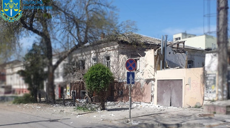 Терористичний обстріл Херсона: одна людина загинула, ще 9 отримали поранення (ФОТО, ВІДЕО)