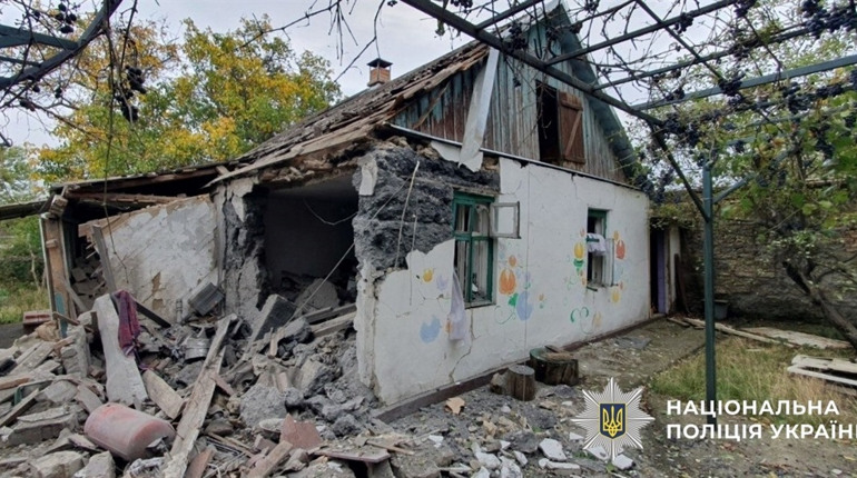 Загарбники атакували 33 населених пункти Херсонщини: 8 поранених, уразили 33 об'єкти, 25 будинків