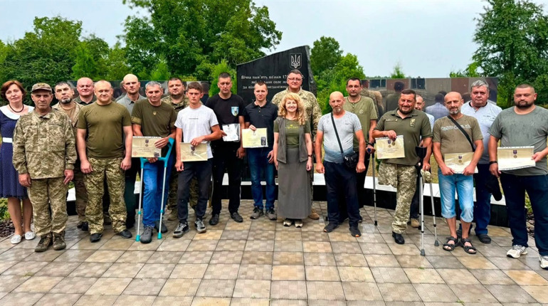 Військових із Барської громади відзначили нагородами після поранень на війні