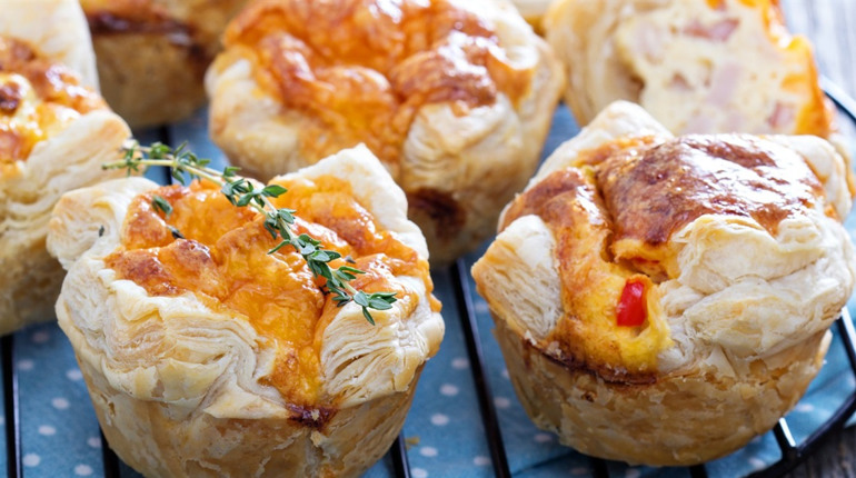 Рецепт дня: кошики з листкового тіста з шинкою та рикотою