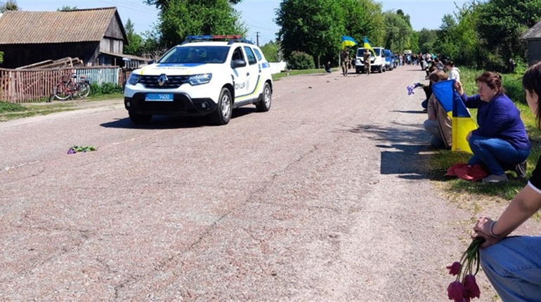 На Звягельщині попрощалися з Андрієм Капелюхом, який загинув під час виконання бойового завдання
