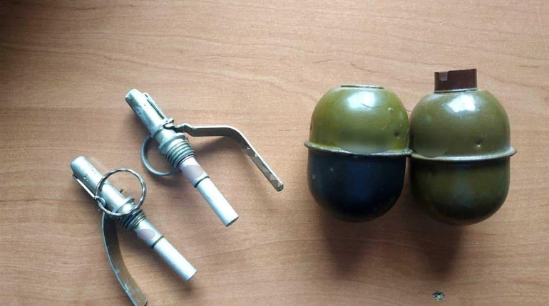 Поліцейські затримали жителя Вараша під час збуту зброї