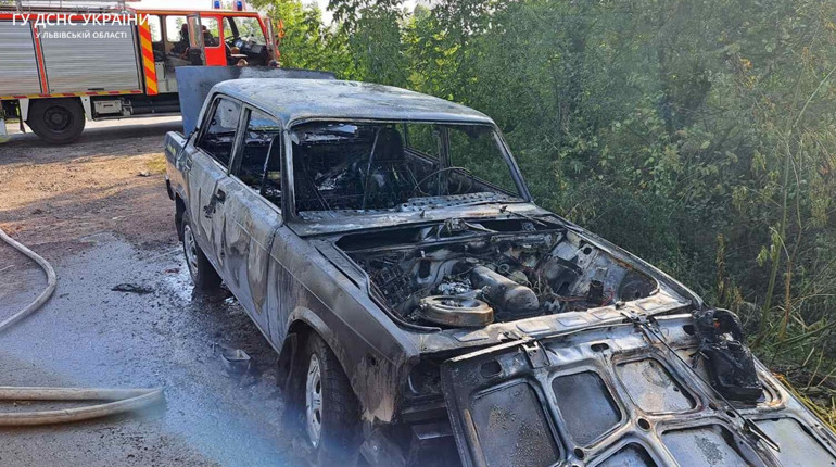 Під час руху загорівся автомобіль ВАЗ 2107. Пригода трапилася біля села Двірці