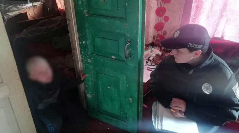 Дитина відмовилась жити з п'яною матір'ю і попросила правоохоронців забрати її