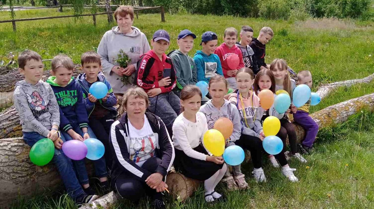 У Жовкинях бібліотека з дітьми святкувала і квестувала