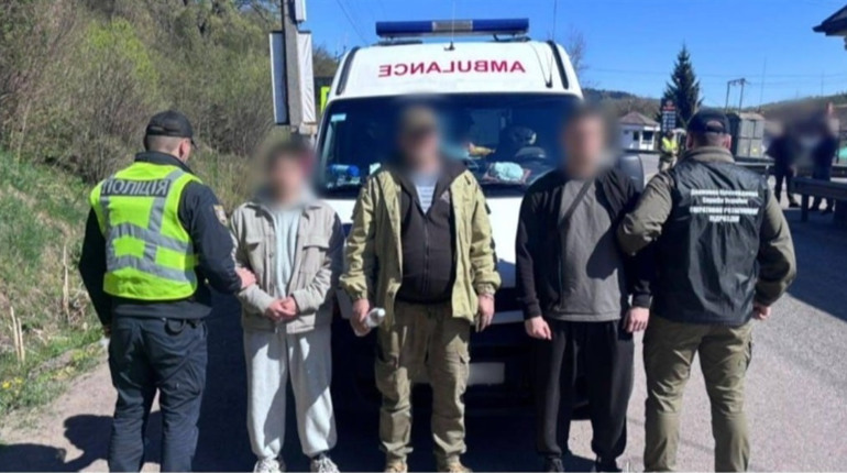 Водія «швидкої» з Херсона затримали за перевезення ухилянтів під виглядом перевезення полеглих