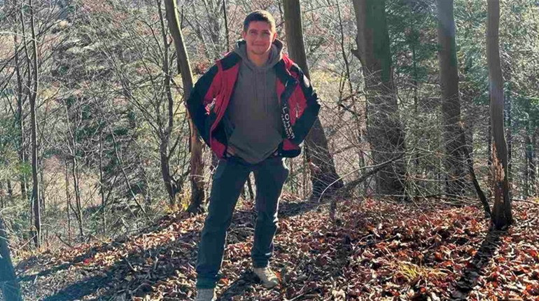 «Такий час. Така доля»: Сатанівщина попрощалася з відважним воїном Олександром Хамрою