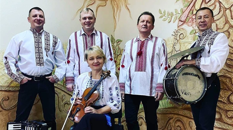 Фольклорний гурт «Василько» Чортківського педколеджу запрошує на он-лайн концерт