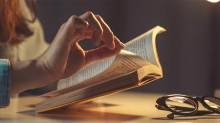Звягелян закликають подарувати бібліотеці книгу українською — акція триватиме впродовж вересня