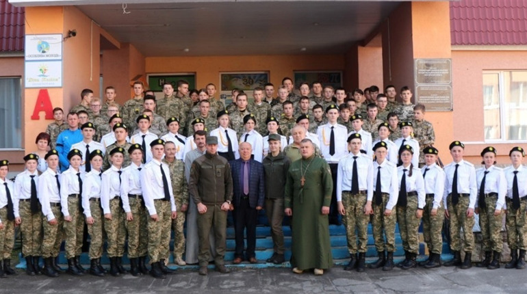 Учні ліцею у Володимирці прийняли присягу та отримали звання