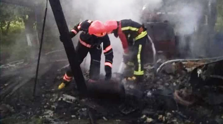 У селі Лозки вогнеборці врятували будинок від вогню