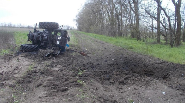 На Херсонщині трактор підірвався на ворожій міні