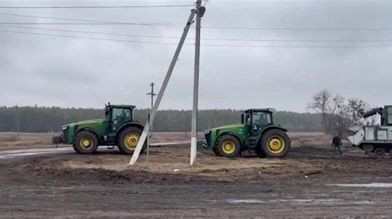 "Гадяцьке сафарі": на Полтавщині мисливці відібрали в окупантів танки та зброю