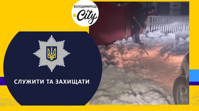 Житель села Полиці виявився заблокованим на власному подвір’ї. Поліцейські допомогли