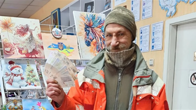 Сила небайдужості: глухівчани за шість годин закрили збір на дрова для містянина з ДЦП