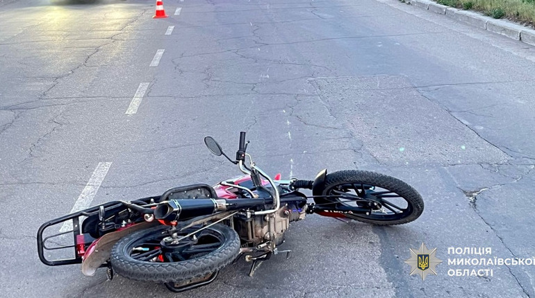 У Первомайську на Грушевського мотоцикліст збив неповнолітню пішохідку