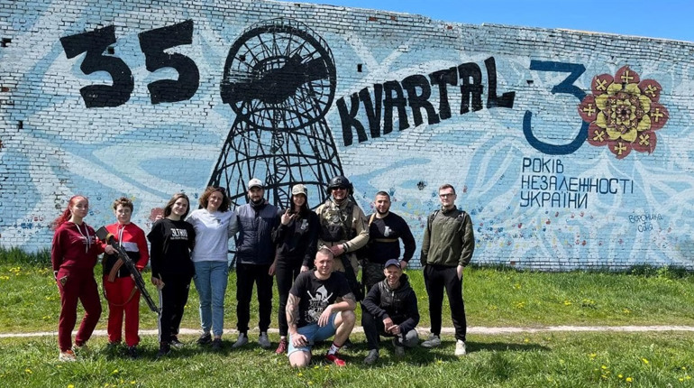 Від ремонту майданчиків до купівлі авто. Як «35 квартал Конотоп» допомагає місту та військовим