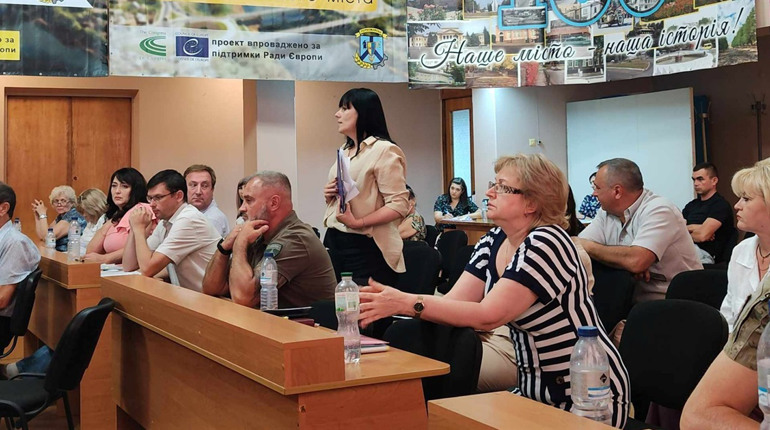 На сесії у Первомайську депутати заслухали звіт керуючої справами виконкому: знову про зарплати