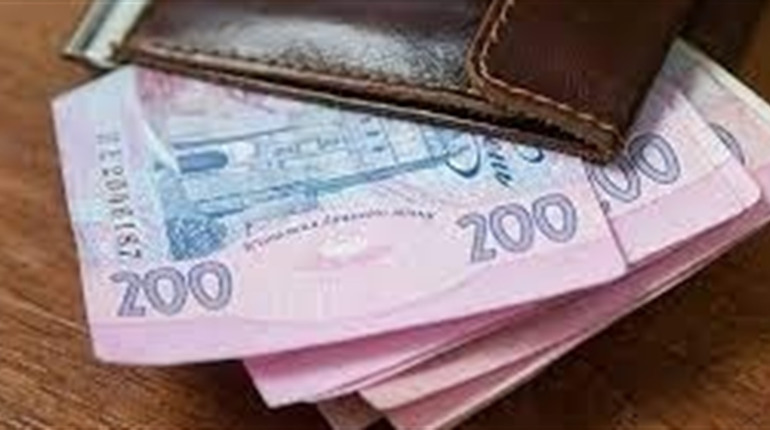 Всім, хто через війну втратив роботу, виплатять по 6500 гривень