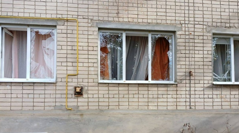 Армія рф на Херсонщині завдала ударів по закладу освіти, адмінбудівлі, житловим будинкам