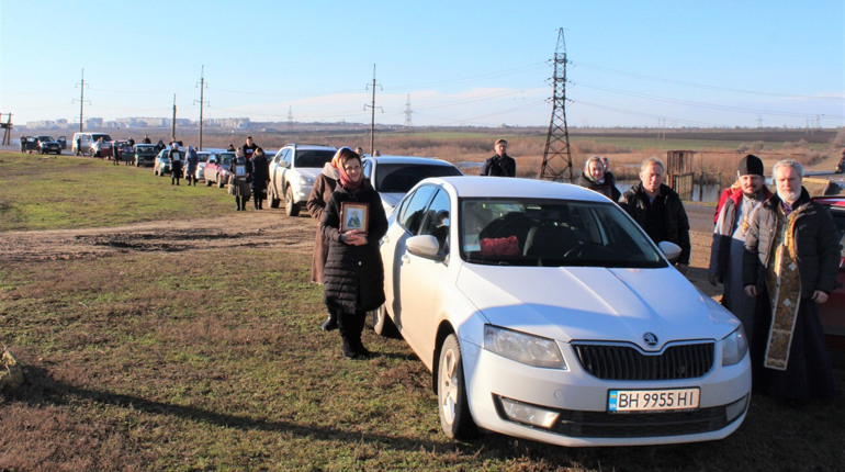 140 км на авто навколо семи сіл громади: новий рік за традицією розпочався у Біляївці хресною ходою