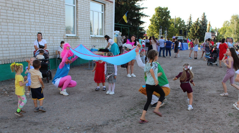 Свято у маленькій Франції: як у Мілуватці Сватівського району відсвяткували День села
