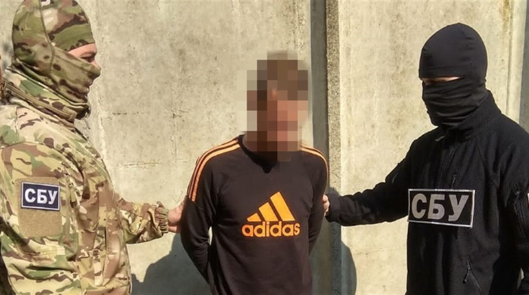 У Сватівському районі затримали бойовика, який брав участь у штурмі будівлі СБУ у Луганську