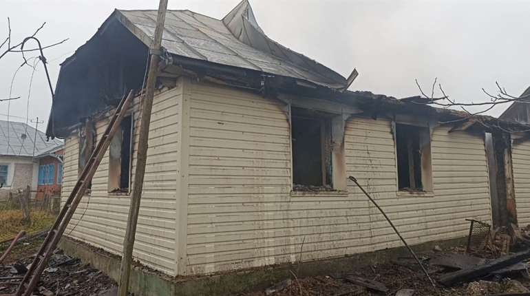 В Іванківцях згорів будинок. Деталі пожежі розповіли рятувальники