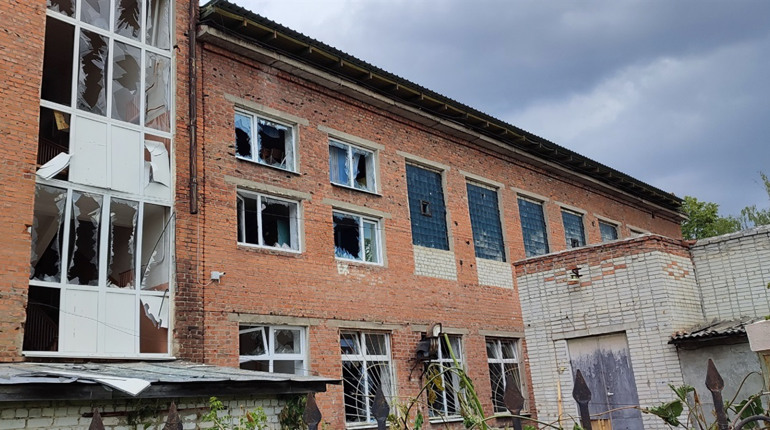 Удар по Шостці: загинув велосипедист, поранені люди та понівечений стадіон (фото)