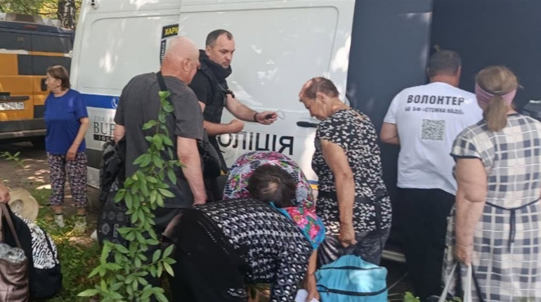 «Білі Янголи» евакуювали 12 жителів Куп’янського району з-під постійних обстрілів