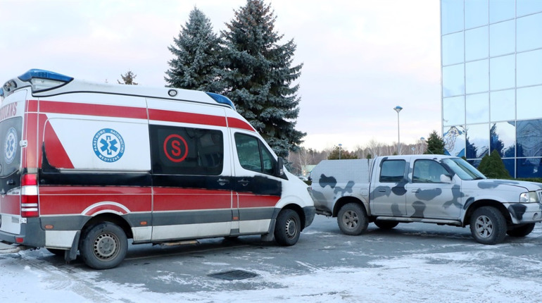 Нетішинські атомники передали два автомобілі на передову