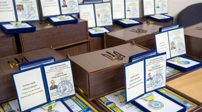 Почесними громадянами Херсона стали 19 полеглих захисників і генерал, що визволяв місто