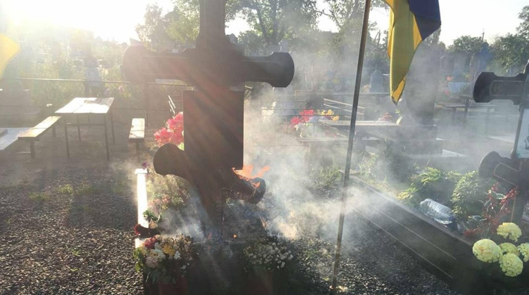 У Біляївці на Алеї Слави горіла могила загиблого воїна: що про це відомо