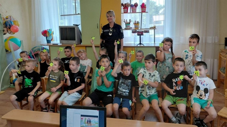 Грали, дивилися мультфільми й вчилися безпеки: у «Дюймовочці» провели незвичайний урок