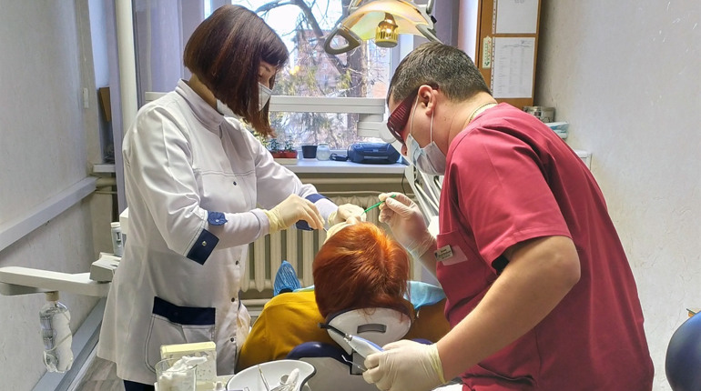 Як доглядають за своїми зубами уманські стоматологи 