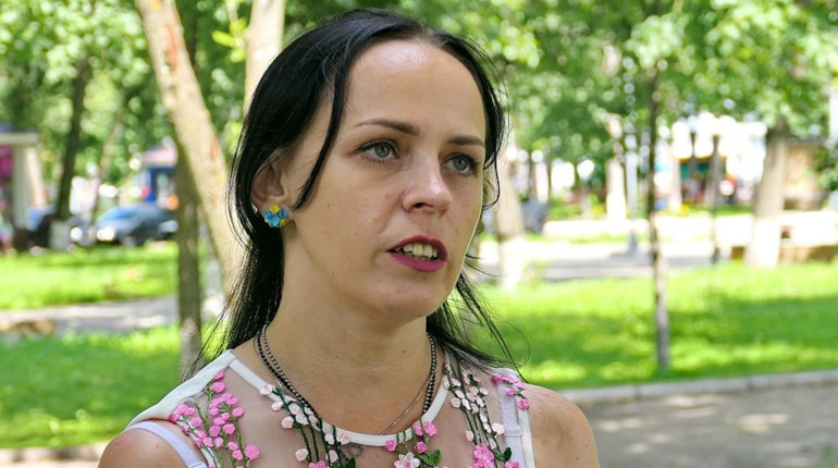 «Живу тим самим болем». Інтерв’ю з глухівчанкою, яка допомагатиме рідним зниклих безвісти на Сумщині