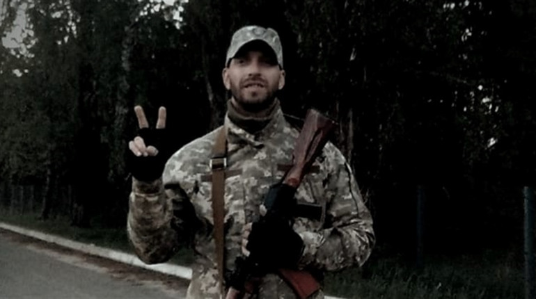 Як письменник із Кременця облаштував все для спортивної підготовки на війні