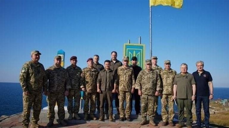 13 героїв із острова Зміїного