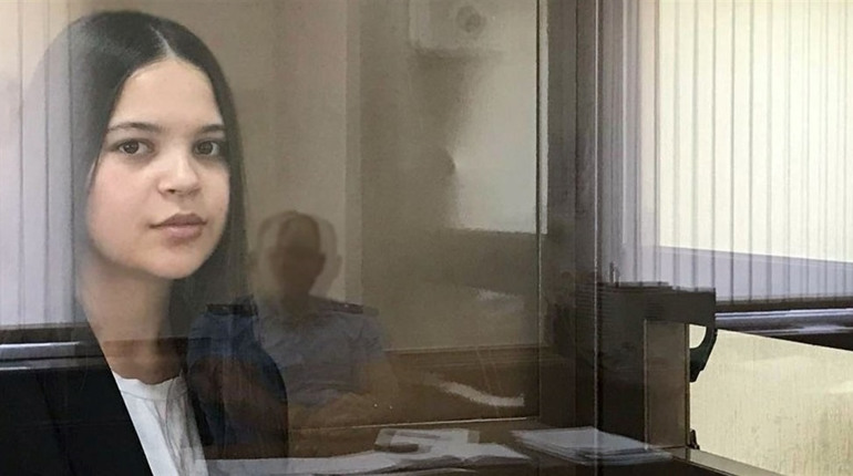 Російський суд подовжив тримання під вартою кримській татарці Леніє Умеровій