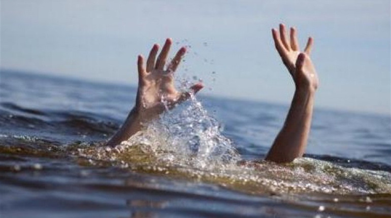 Жмеринчанин врятував на воді двох дівчаток