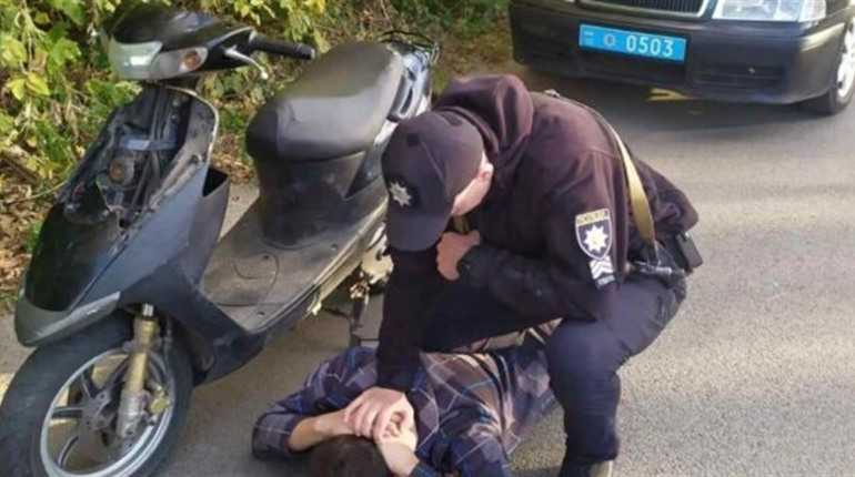 Глухівчанин, якого суд позбавив водійських прав на 10 років, шість разів попався за кермом мопеду