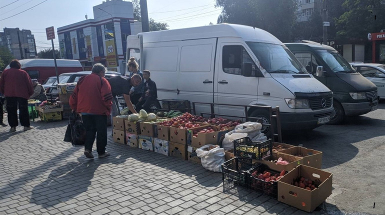 Продавец напал на инспектора отдела благоустройства, пытаясь вернуть изъятые весы