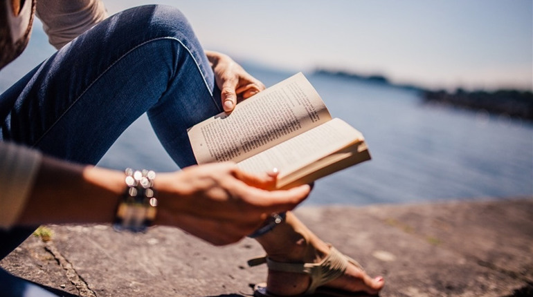 Названа самая популярная книга у попаснян. Узнай, что читают чаще всего
