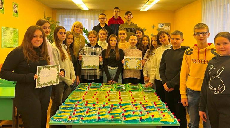 Смілянські школярі виготовили хімічні грілки для захисників