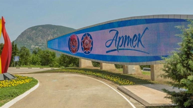 Російська адміністрація ігнорує спалах хвороб у дитячому таборі «Артек» в окупованому Криму